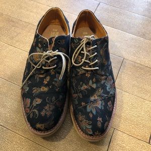 TOMS Floral Men’s Shoe